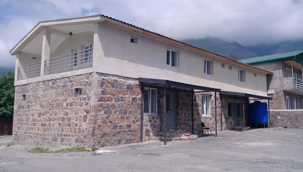 Guest House Qubi Stepantsminda Exterior photo